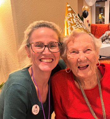 Assisted Living Aravilla Sarasota - senior laughing wearing party hat