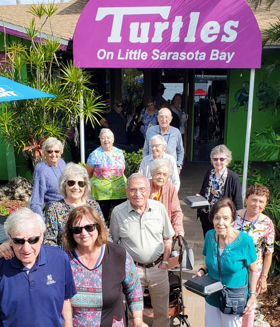 Aravilla Sarasota senior residents at Turtles restaurant