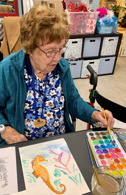 senior resident at Aravilla Sarasota painting